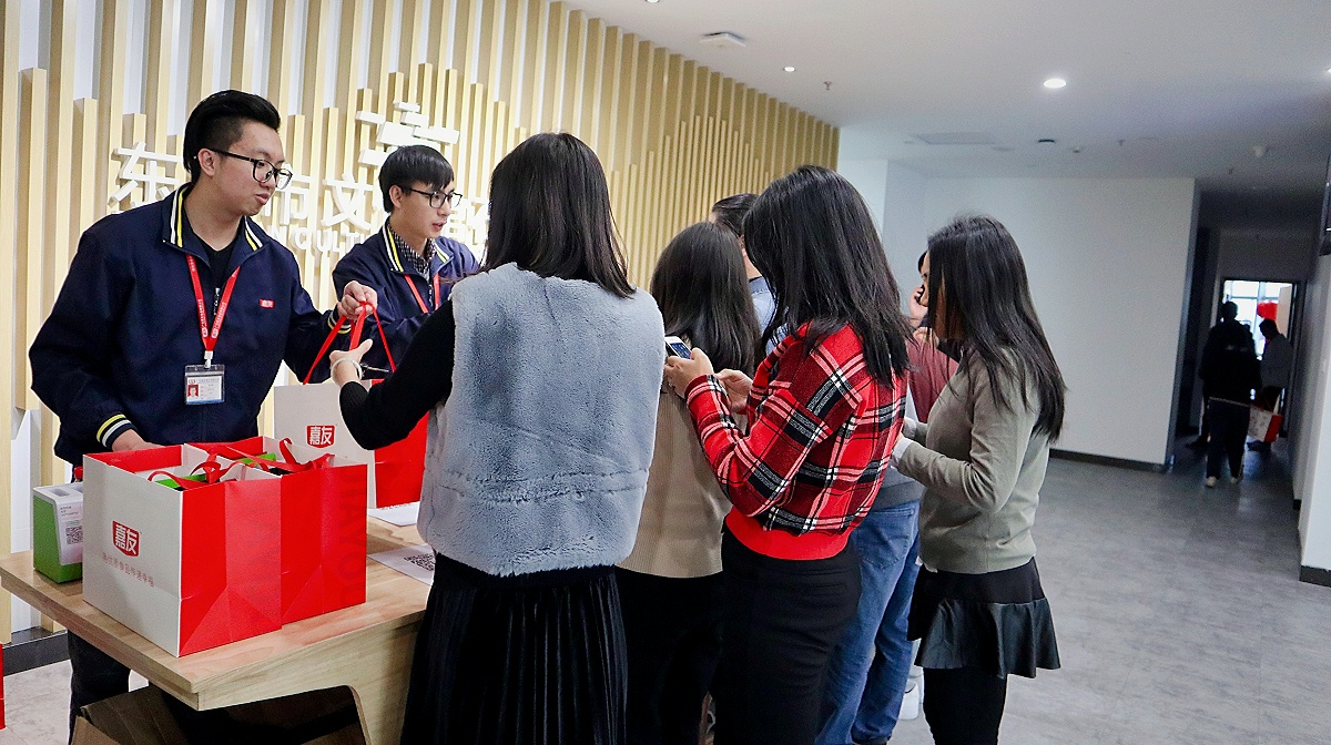 �����ݽ������˶���Ƭ