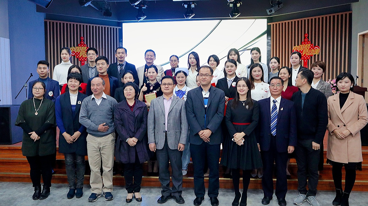 �����ݽ������˶���Ƭ