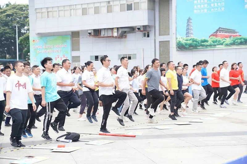 �������ҵļ����ǣ�ʯ����ڰ˽�����ְ����������˶���55���ͻ����塰���Ƚ���