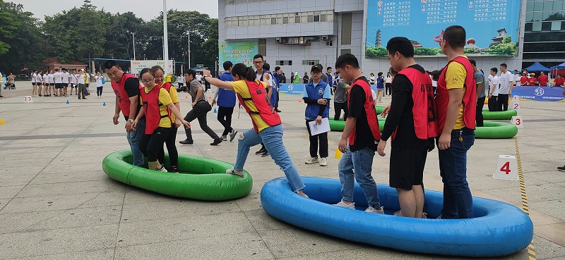 �������ҵļ����ǣ�ʯ����ڰ˽�����ְ����������˶���55���ͻ����塰���Ƚ���